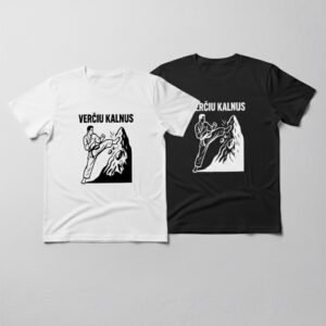 Juodi ir balti medvilniniai marškinėliai su užrašu „verčiu kalnus“ ir iliustracija, kurioje karate sporto apranga vilkintis vyras atlieka spyrio veiksmą tarsi į kalną. Marškinėliai su ilgalaike ir kokybiška spauda. Juodi marškinėliai su baltu užrašu bei paveikslėliu, o balti marškinėliai su juodu užrašu bei juodu paveikslėliu.