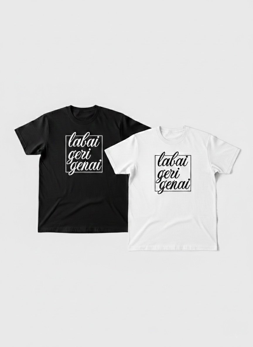 Nuotraukoje juodi ir balti medvilniniai marškinėliai trumpomis rankovėmis su užrašu "Labai geri genai". Tai stiliaus, pasitikėjimo savimi ir subtilaus humoro derinys, kuris gali tapti puikia dovana moterims.